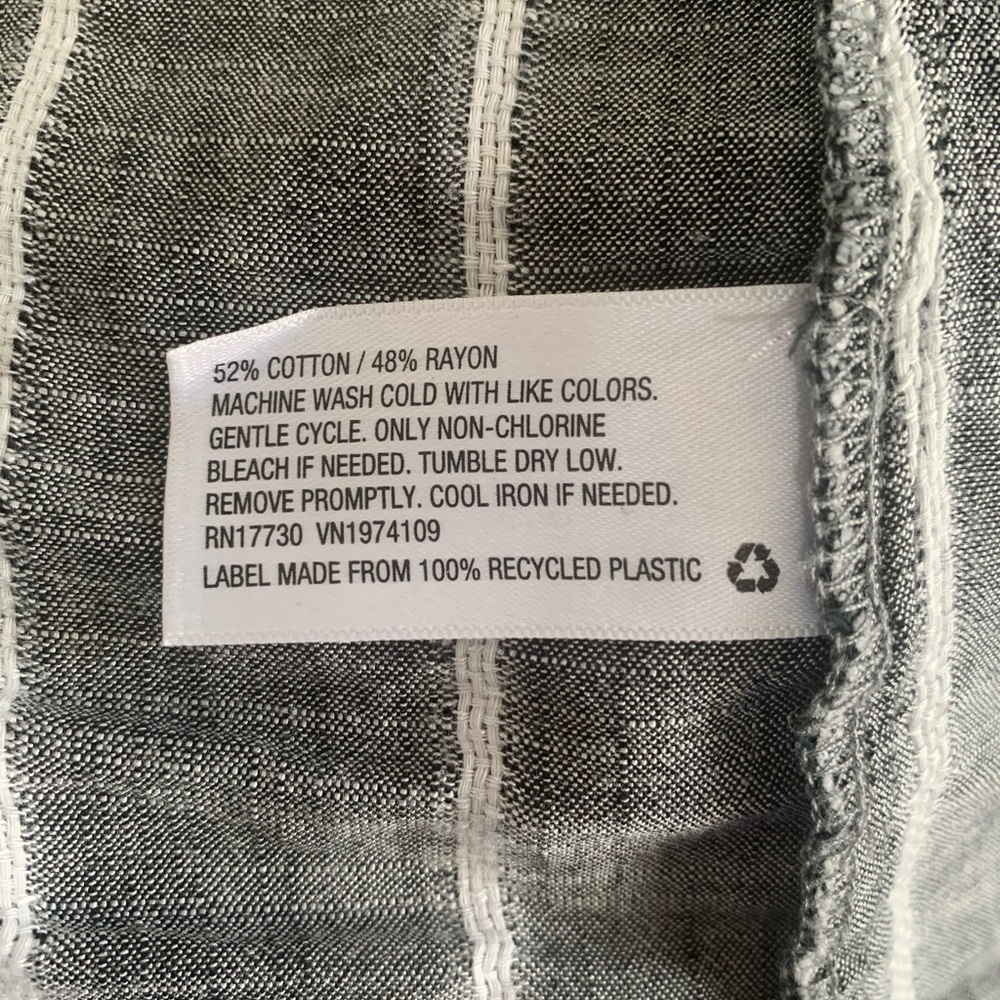 Universal Thread Cropped Button Down - Picture 5 of 5